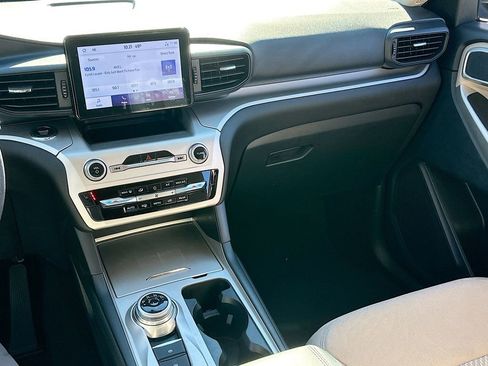 Used 2022 Ford Explorer XLT image 22