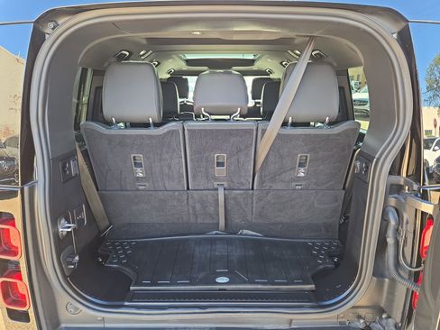 Used 2023 Land Rover Defender 130 SE image 12