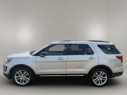 Used 2016 Ford Explorer XLT w/ Equipment Group 202A FWD image 4