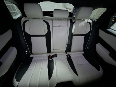 Used 2023 Land Rover Range Rover Velar R-Dynamic S image 33