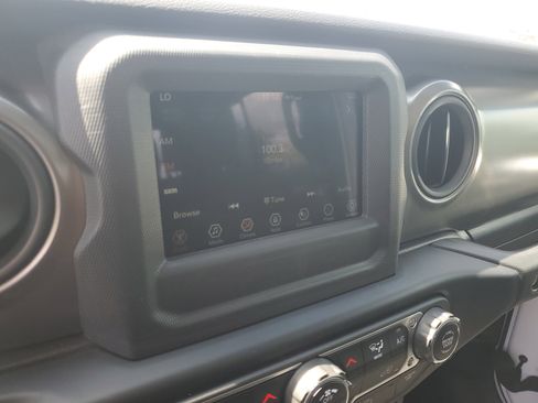 Used 2023 Jeep Gladiator Sport AWD/4WD image 19