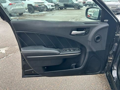 Used 2017 Dodge Charger SXT w/ Plus Group image 14