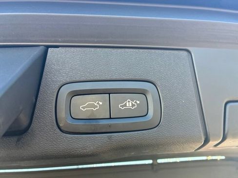 Used 2020 Volvo XC60 T5 Momentum w/ Protection Package AWD/4WD image 11