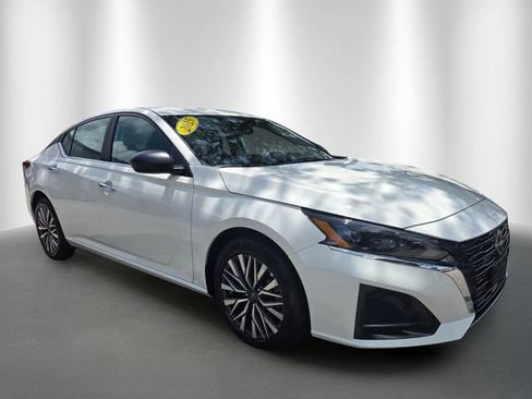 Used 2025 Nissan Altima 2.5 SV FWD image 5
