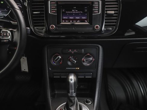 Used 2018 Volkswagen Beetle 2.0T S FWD image 14