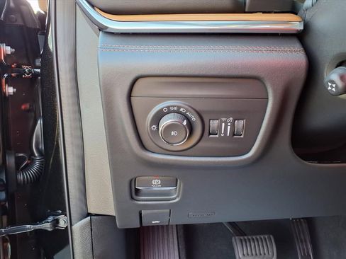 New 2025 Jeep Grand Cherokee Summit image 22