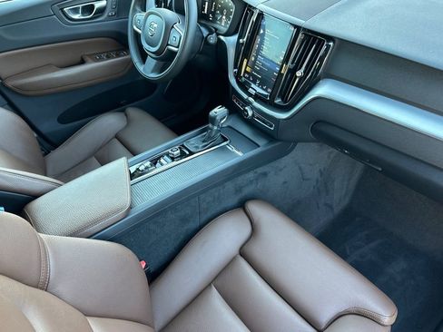 Used 2019 Volvo XC60 T5 Momentum w/ Premium Package image 16