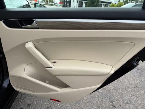 Used 2018 Volkswagen Passat 2.0T SE FWD image 24