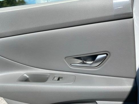 New 2025 Hyundai Elantra SEL image 30