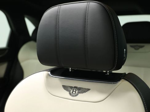 Used 2019 Bentley Bentayga image 19