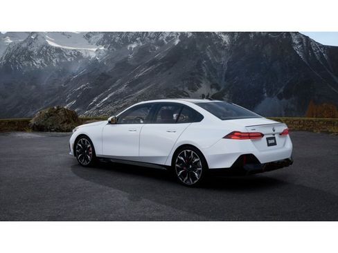 New 2026 BMW 540i xDrive 540i xDrive image 2