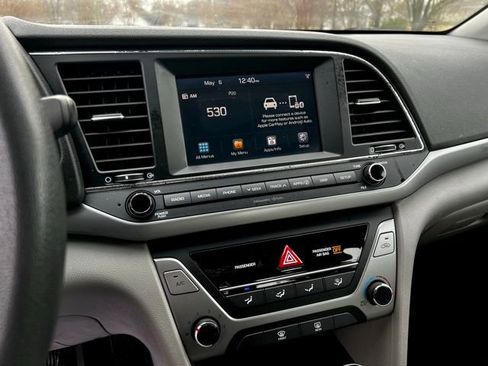 Used 2017 Hyundai Elantra SE image 40