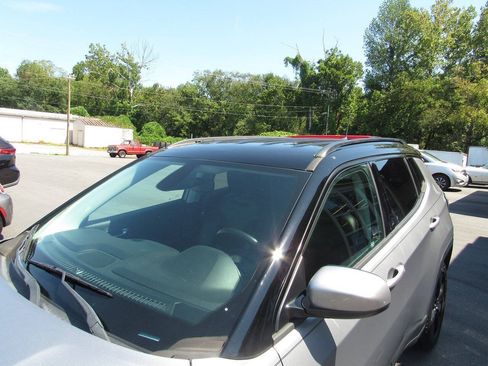 Used 2018 Jeep Compass Latitude w/ Popular Equipment Group FWD image 15