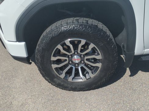 Used 2023 GMC Sierra 1500 AT4 image 11