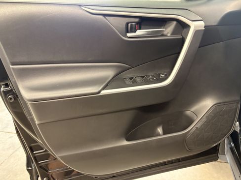 Used 2025 Toyota RAV4 XLE FWD image 7