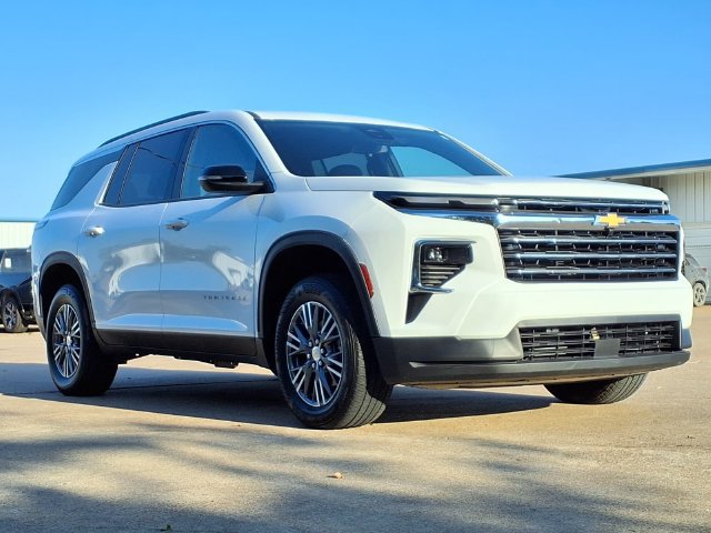 Used 2026 Chevrolet Traverse LT FWD image 3
