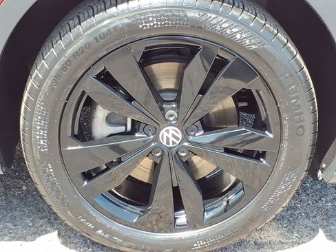 Certified 2025 Volkswagen ID.4 Pro S AWD/4WD image 9