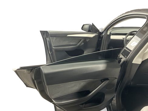 Certified 2023 Tesla Model Y Long Range AWD/4WD image 10