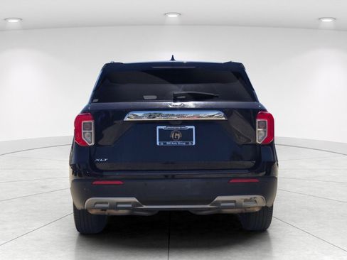 Used 2023 Ford Explorer XLT w/ Equipment Group 202A RWD image 4