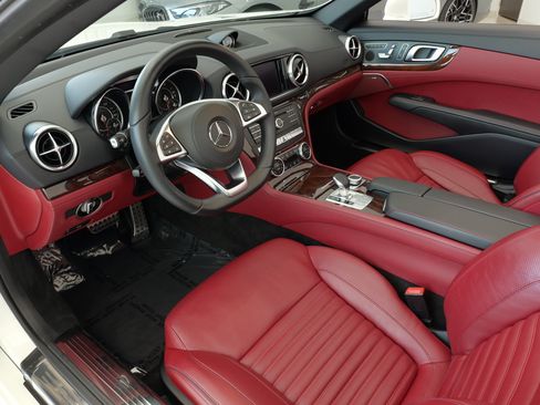 Used 2018 Mercedes-Benz SL 550 image 28