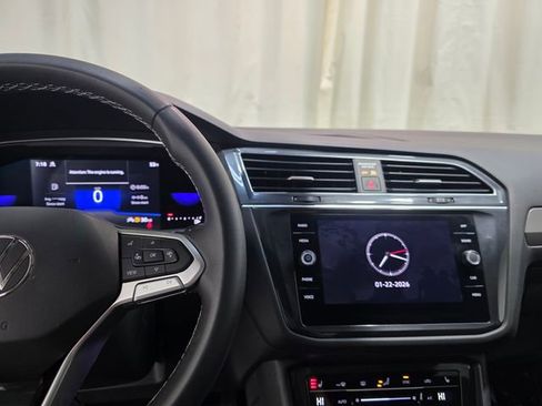 Certified 2023 Volkswagen Tiguan SE w/ Panoramic Sunroof Package image 17