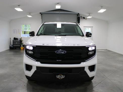 New 2026 Ford Expedition Active RWD image 2
