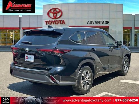 Certified 2024 Toyota Highlander XLE FWD image 7