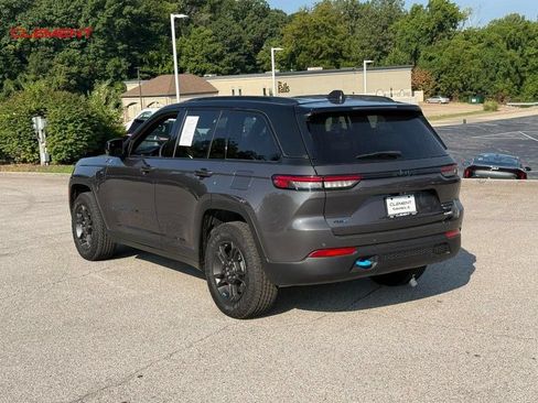 Used 2024 Jeep Grand Cherokee Trailhawk AWD/4WD image 3