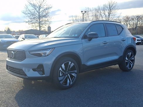 New 2026 Volvo XC40 B5 Plus w/ Climate Package AWD/4WD image 2