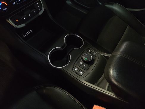 Used 2023 GMC Terrain SLT image 26