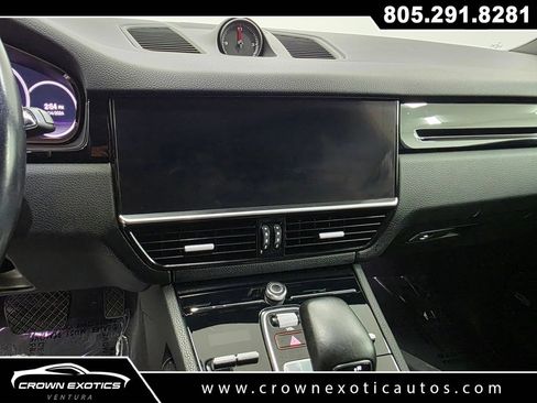 Used 2022 Porsche Cayenne AWD/4WD image 25