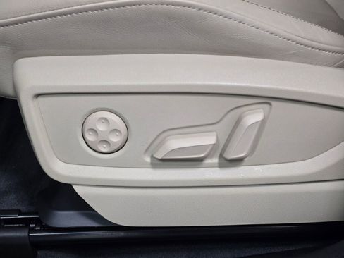 Certified 2025 Audi Q5 2.0T Premium Plus image 38