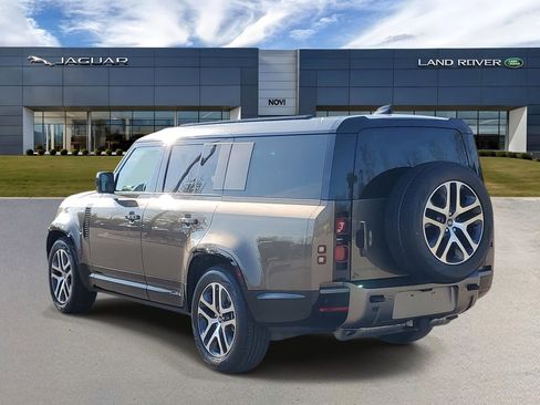 Used 2025 Land Rover Defender 130 X-Dynamic SE AWD/4WD image 4