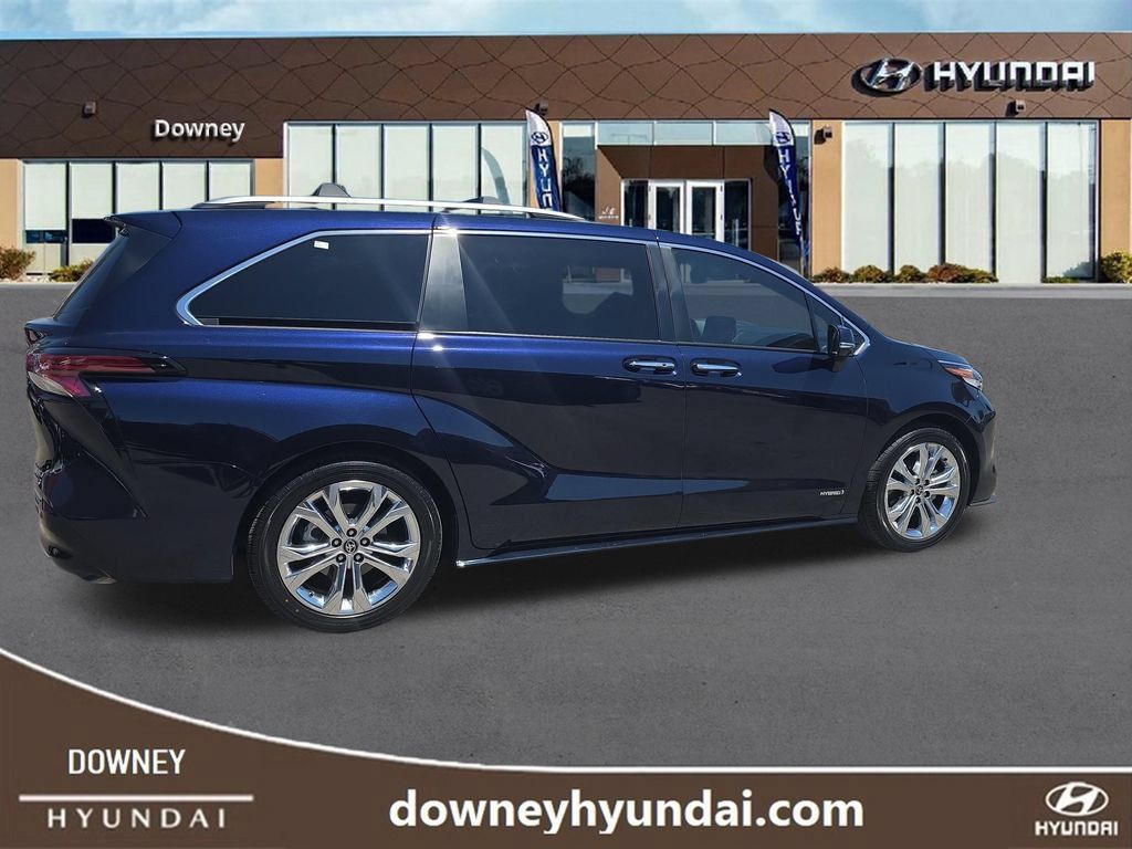 Used 2021 Toyota Sienna Platinum FWD image 6
