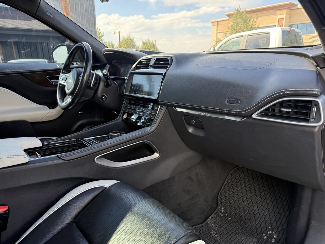 Used 2018 Jaguar F-PACE S AWD/4WD image 30