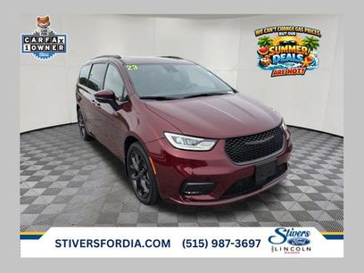 Used 2023 Chrysler Pacifica Touring-L w/ Uconnect Theater Family Group