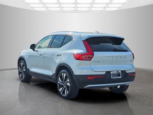 Used 2023 Volvo XC40 B5 Ultimate w/ Protection Package Premier image 4
