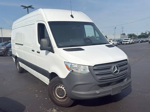 Used 2025 Mercedes-Benz Sprinter 2500 image 3
