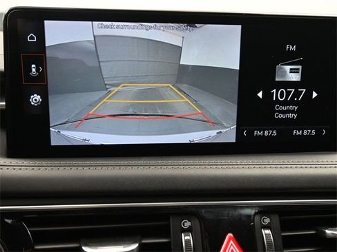 Used 2022 Genesis G70 2.0T image 32