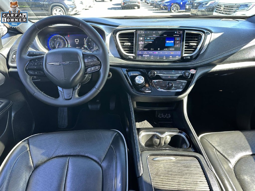 Used 2025 Chrysler Pacifica Limited FWD image 12