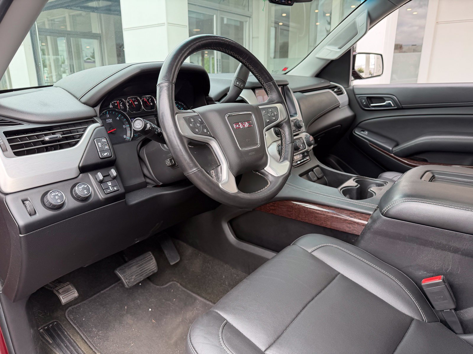 Used 2018 GMC Yukon SLT w/ HD Trailering Package AWD/4WD image 14