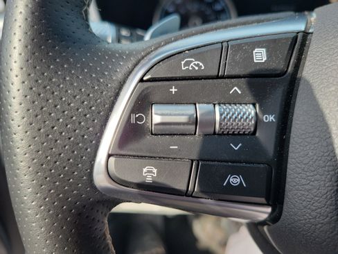 Certified 2025 Genesis G70 2.5T image 7