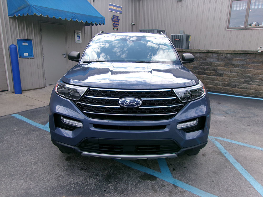 Used 2021 Ford Explorer XLT w/ Equipment Group 202A AWD/4WD image 3