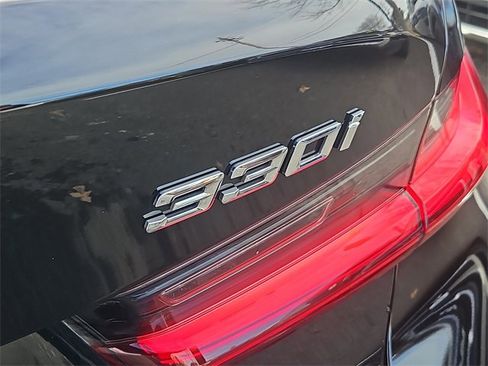 Used 2022 BMW 330i xDrive 330i xDrive w/ Driving Assistance Package image 12