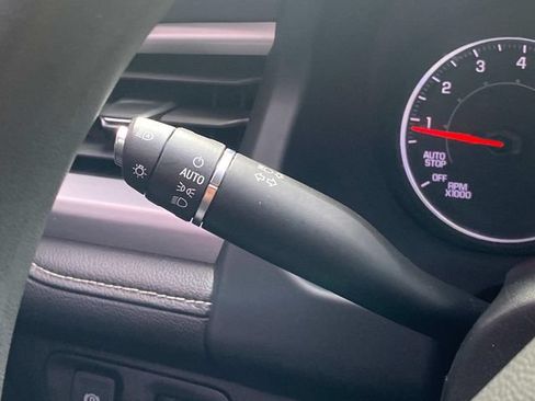 Used 2022 GMC Acadia SLE FWD image 23