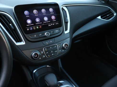 Used 2025 Chevrolet Malibu LT image 17