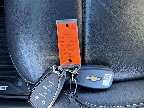 Used 2023 Chevrolet Traverse LT w/ LT Premium Package AWD/4WD image 32