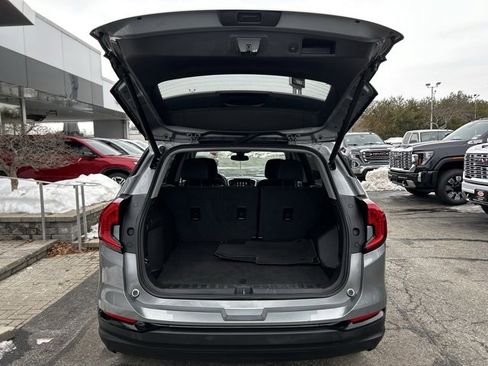 Used 2023 GMC Terrain SLE w/ Driver Convenience Package image 27
