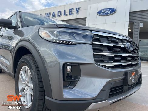 New 2025 Ford Explorer Active w/ Active Comfort Package image 10