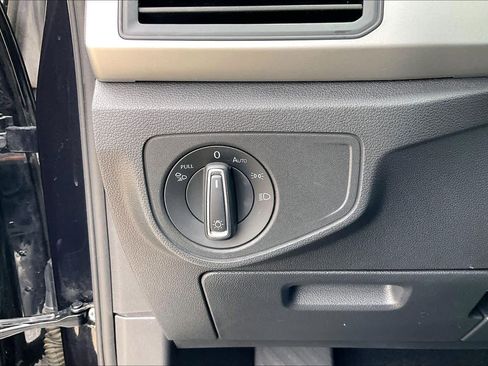 Used 2021 Volkswagen Atlas Cross Sport SE image 33